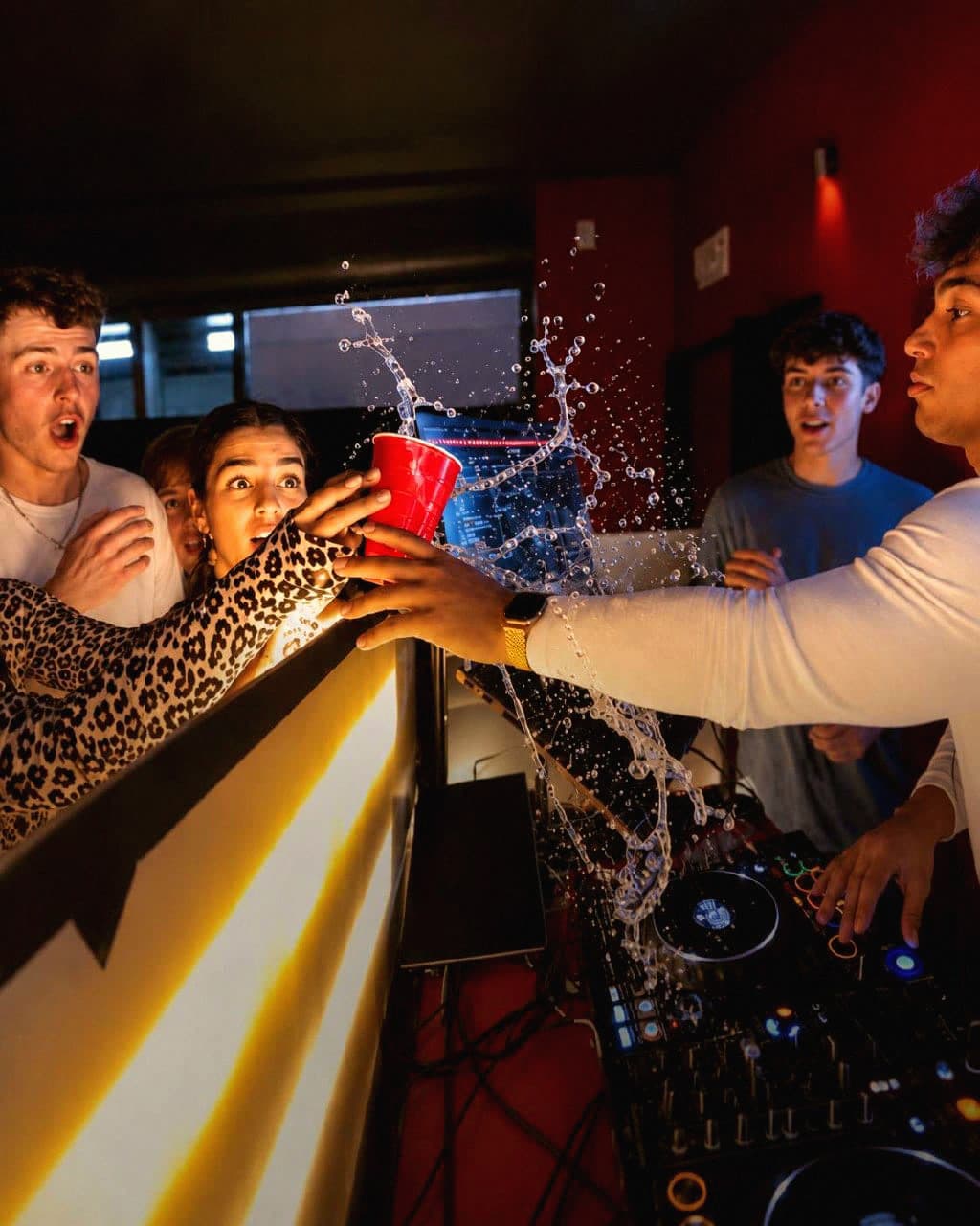 Se non conosci le regole della consolle DJ, resta in pista