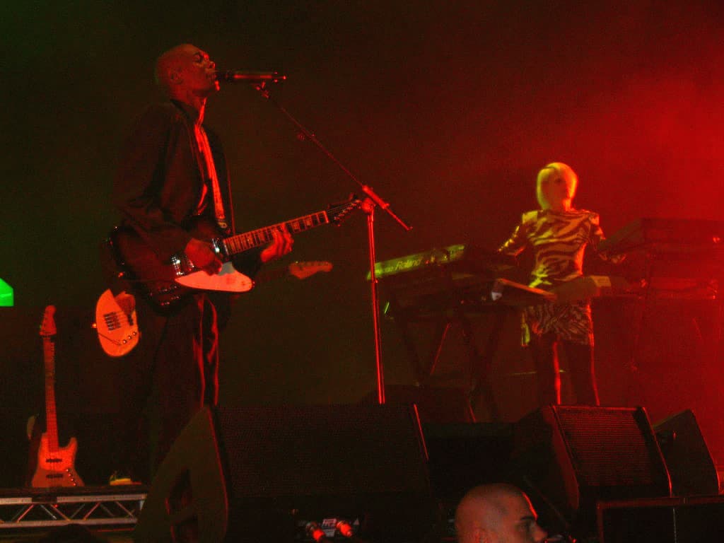 Faithless fête les 30 ans d'« Insomnia », et l'hymne possède toujours la nuit