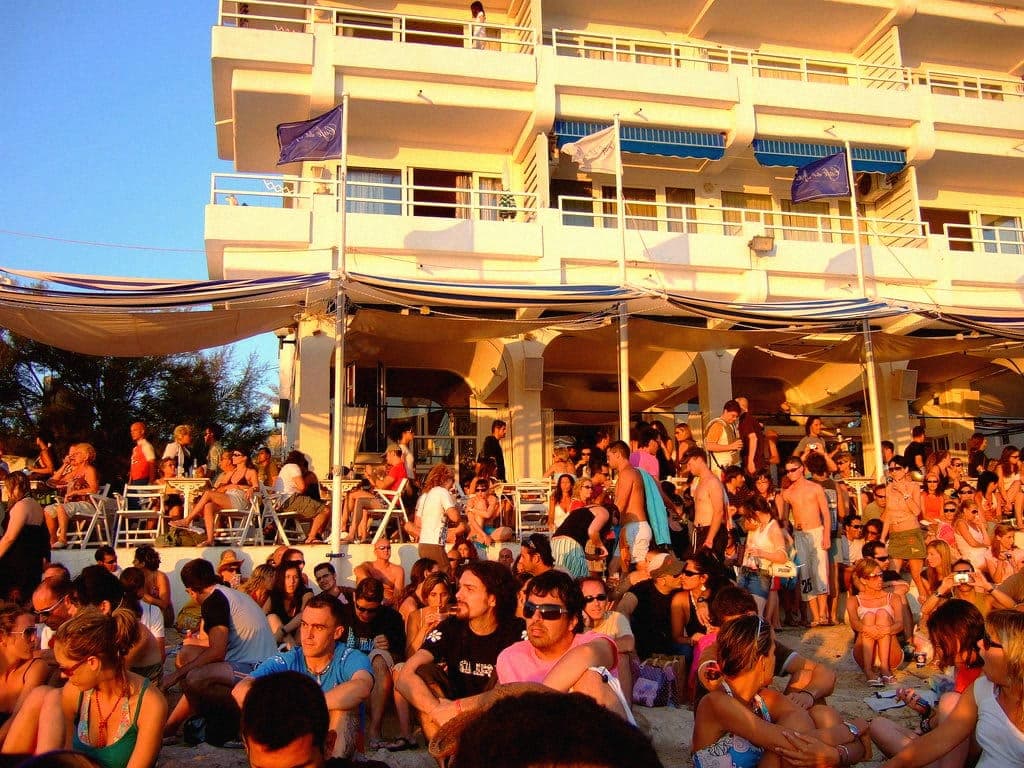 Ibiza dichiara guerra alle sue rave illegali nelle ville. La multa arriva a 300.000 euro.