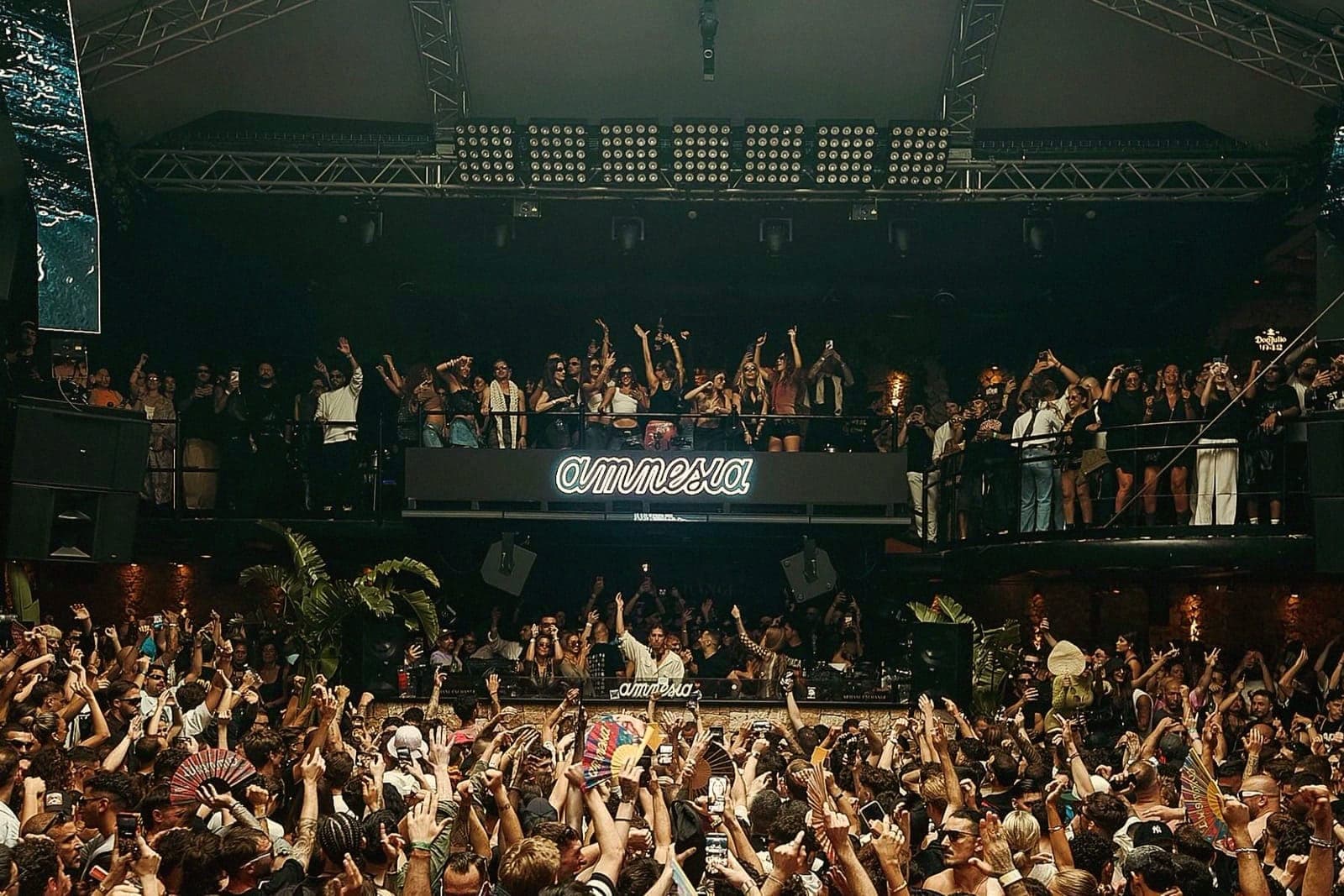 Un DJ qui s'est bâti son propre public vient de décrocher la Terrace d'Amnesia. C'est l'histoire qu'Ibiza oublie sans cesse.