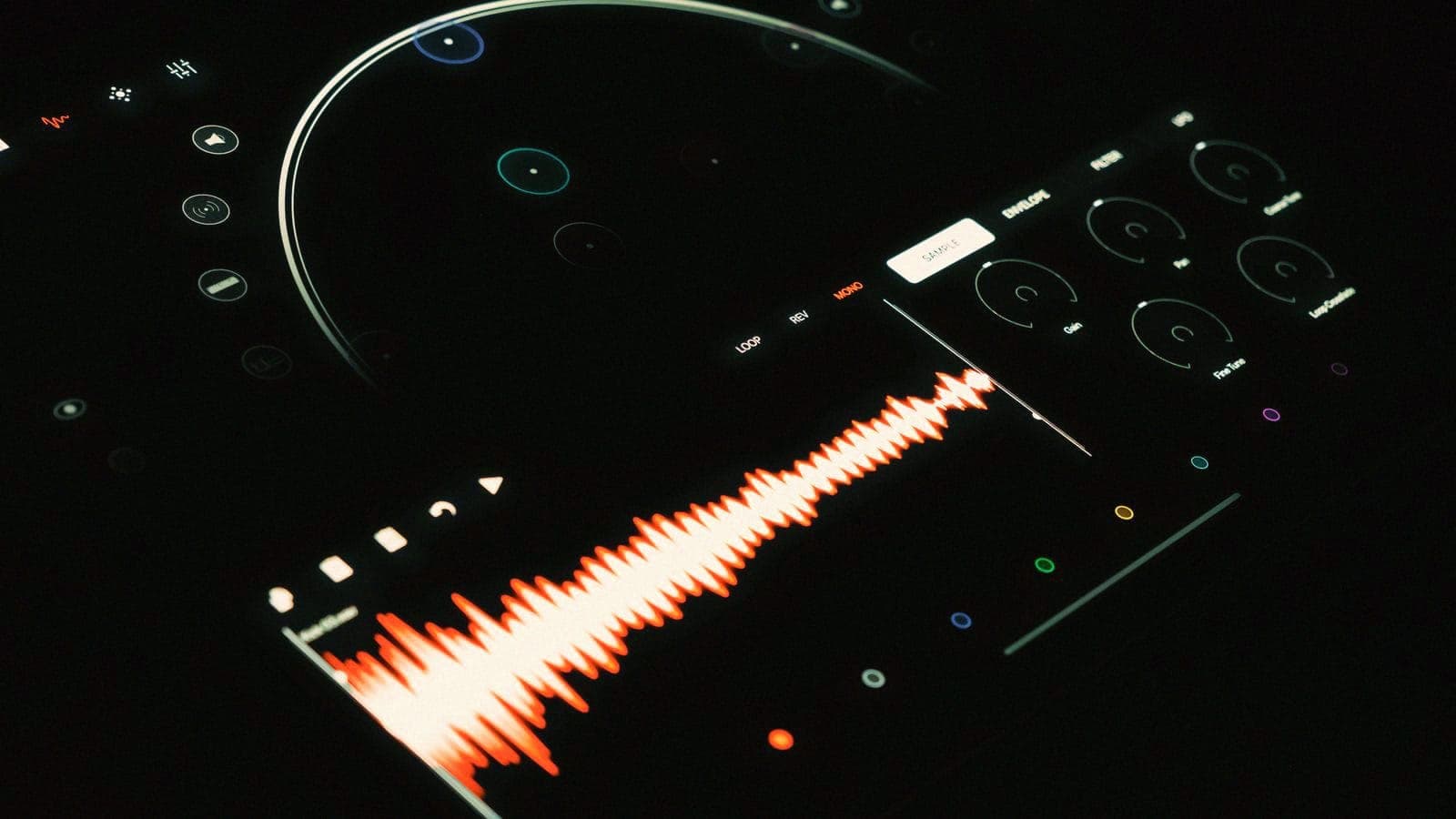 Vobile creó un bot para cazar canciones falsas. Vive dentro de los mismos chatbots que las escriben.