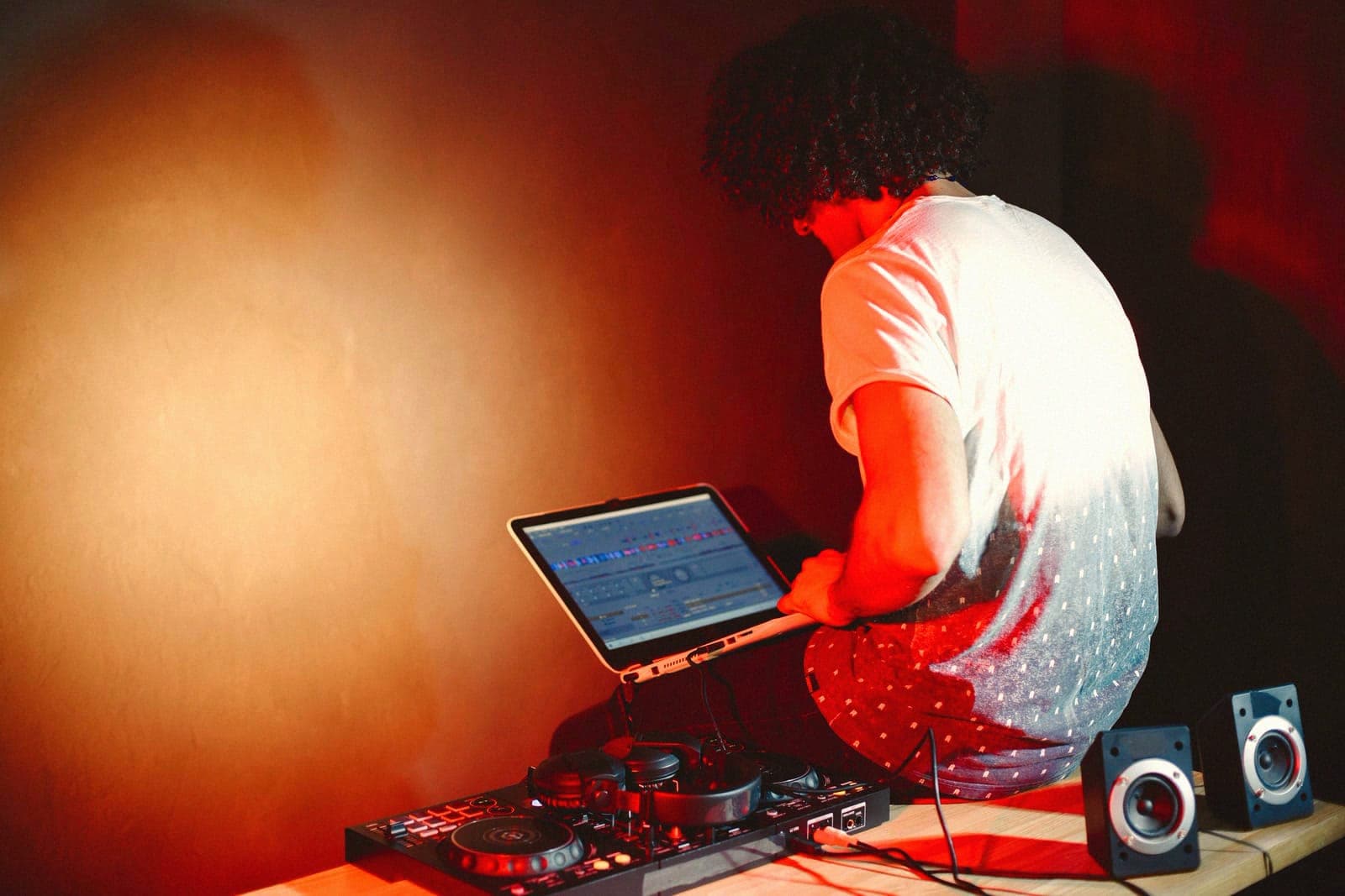 Spotify combatte la frode da streaming, tranne quando l'artista è troppo grande per essere toccato