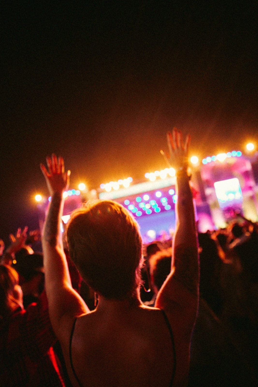 Das Bachblyten Festival nannte Vorwürfe sexualisierter Gewalt „Gerüchte". Acht DJs sagten ab, und die Leitung feuerte ihr eigenes Vorstandsmitglied mitten im Wochenende.