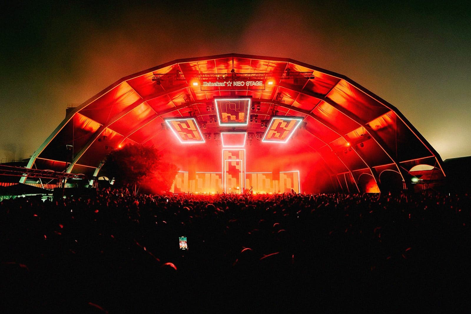 NEOPOP tardó 20 años en convertirse en el festival techno más grande de Portugal. Ahora vuelve a llamarse ANTIPOP.
