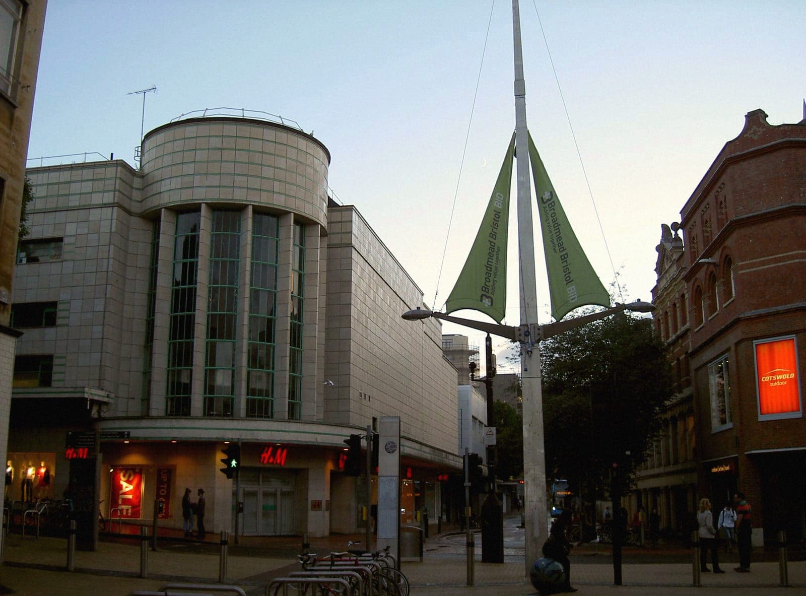 El Odeon de Bristol Cerró en Febrero. En Agosto, Ya Tenía Licencia de Club Hasta las 5.