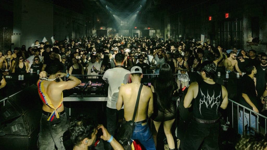 Ein Brooklyn-Warehouse-Kollektiv hat ein 18-Stunden-Techno-Festival gestemmt. Berlins 44 Label Group kam vorbei, um es abzusegnen.
