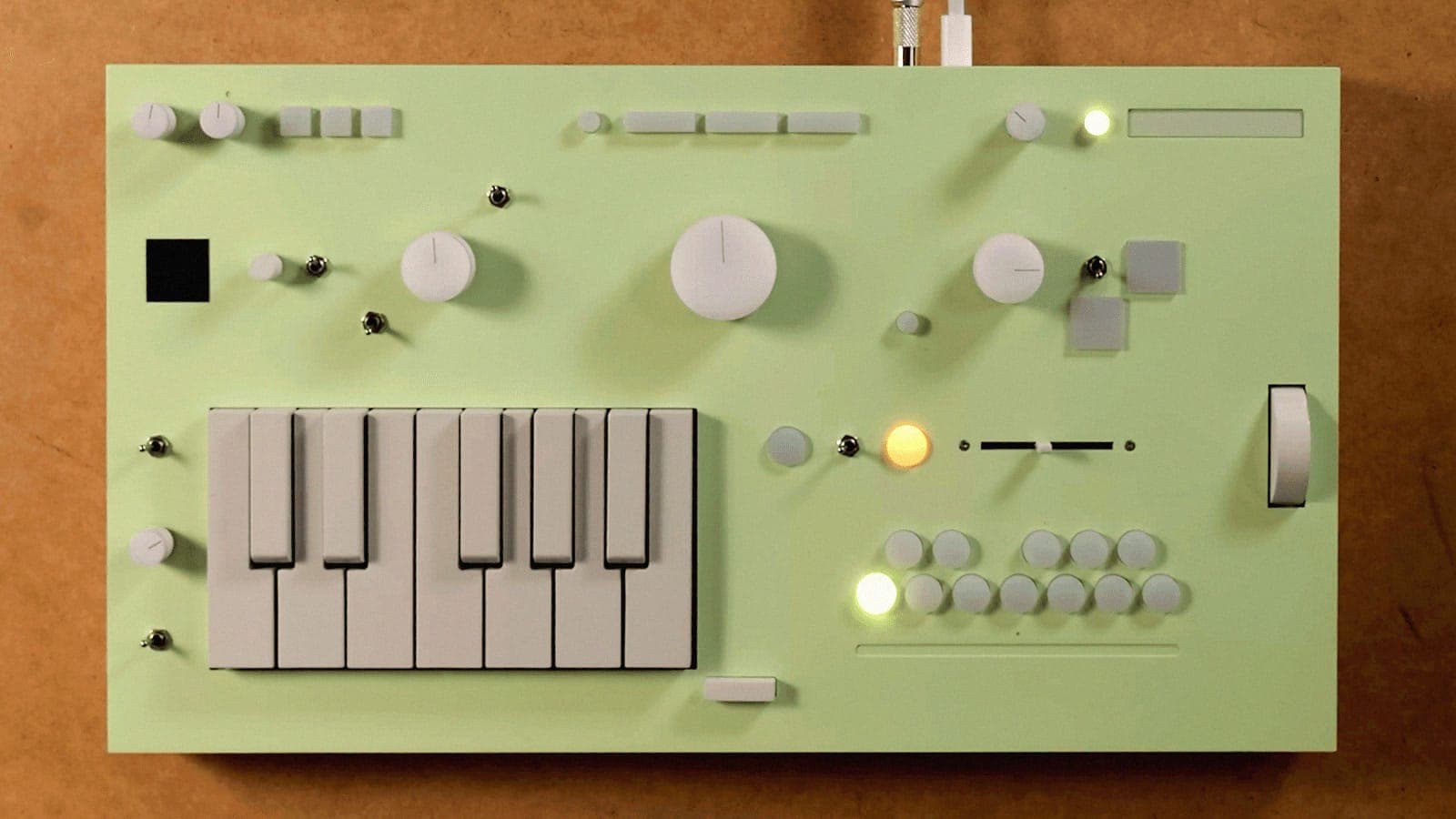 Der Akkord-Synth, der 2023 viral ging, hat endlich einen Preis: 650 Dollar. Hat sich das dreijährige Warten gelohnt?