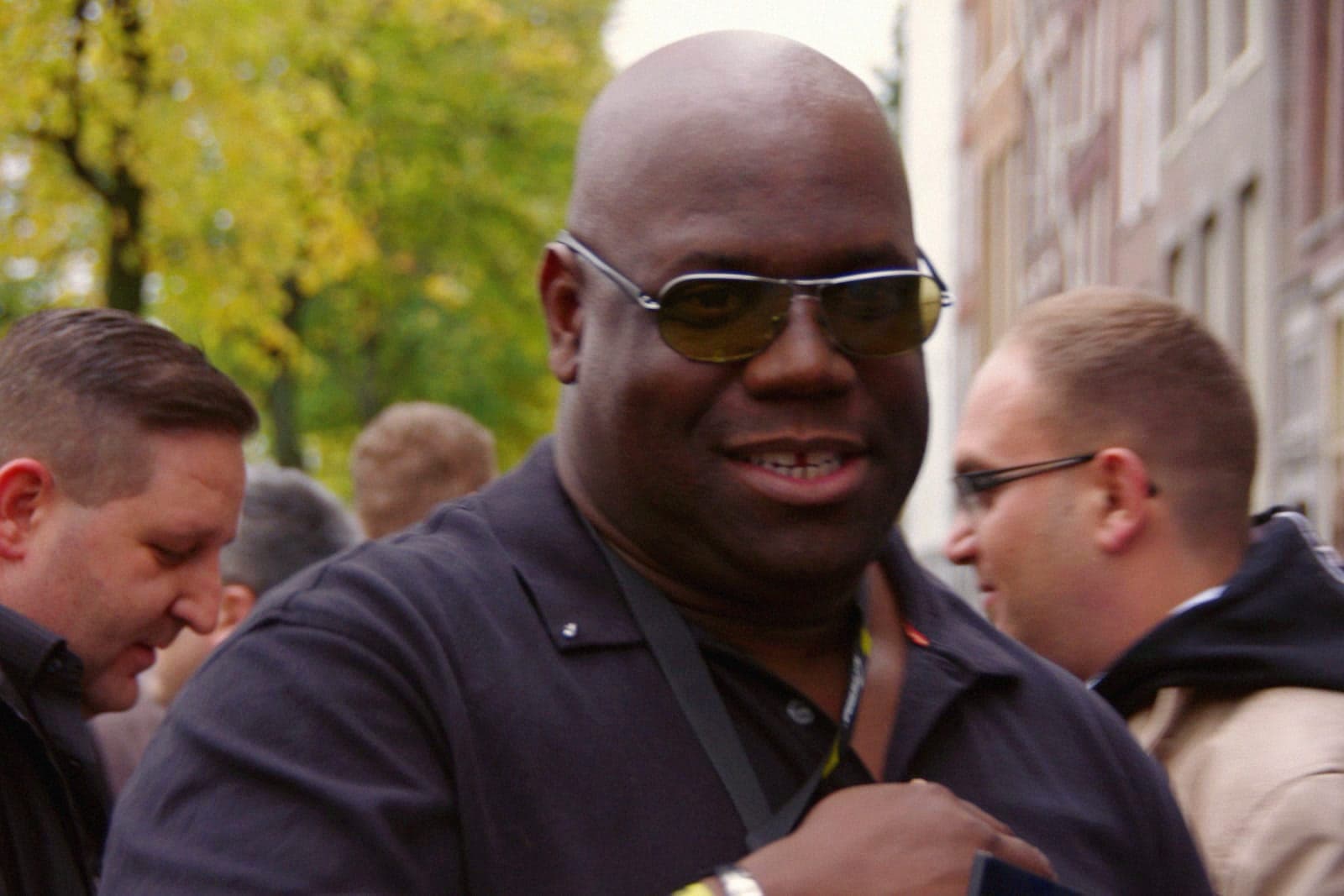 Carl Cox entrega a Milão a sua lista de convidados. É exatamente esse o sentido de «Invites».