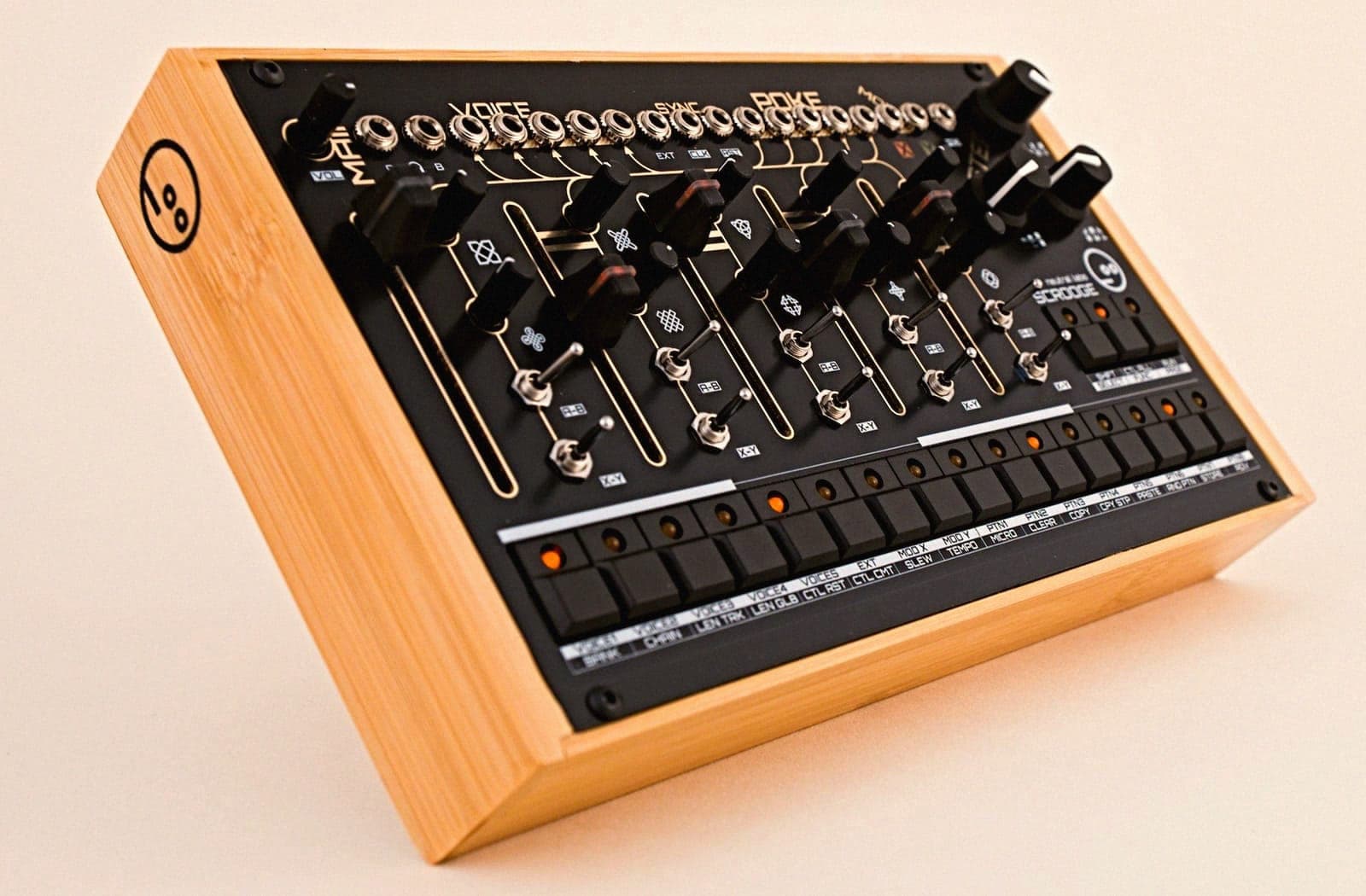 Neutral Labs Ha Costruito un Synth Intorno al Malfunzionamento. Ora Si Può Suonare Intonato.