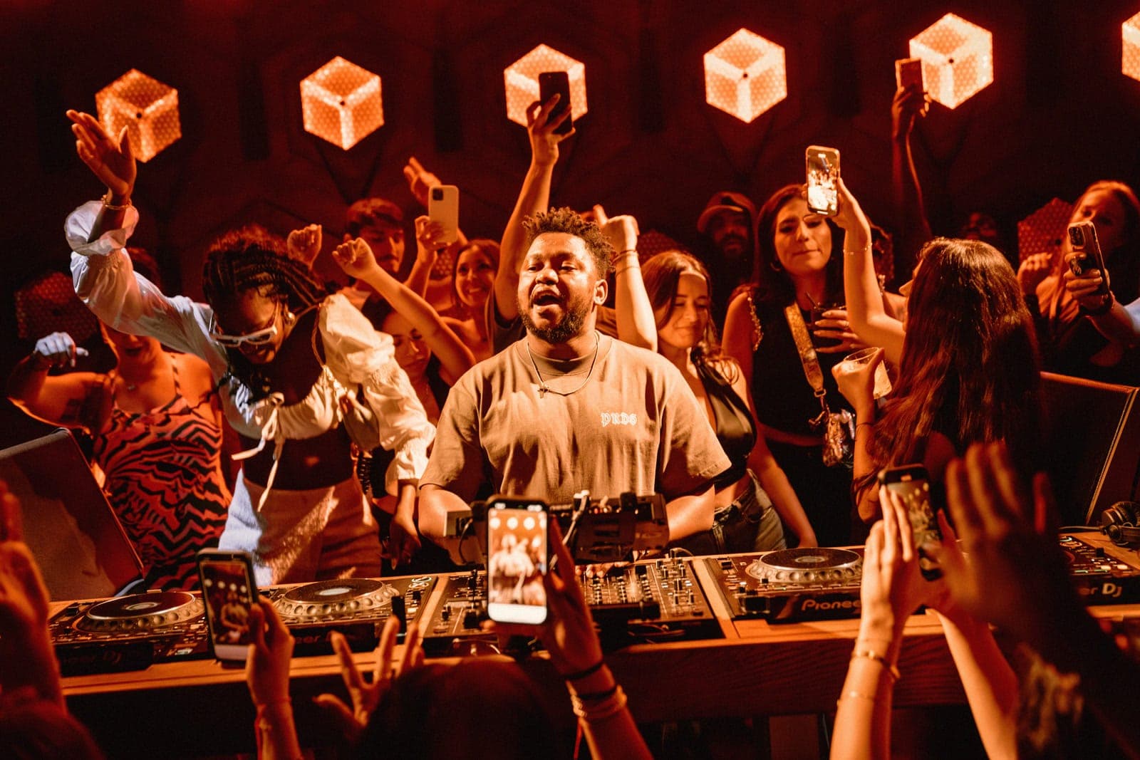 Nessuno poteva dirgli che la sua afro house non era abbastanza buona. Ora Afroholic Records ha una sala per il 30esimo dell'ADE.
