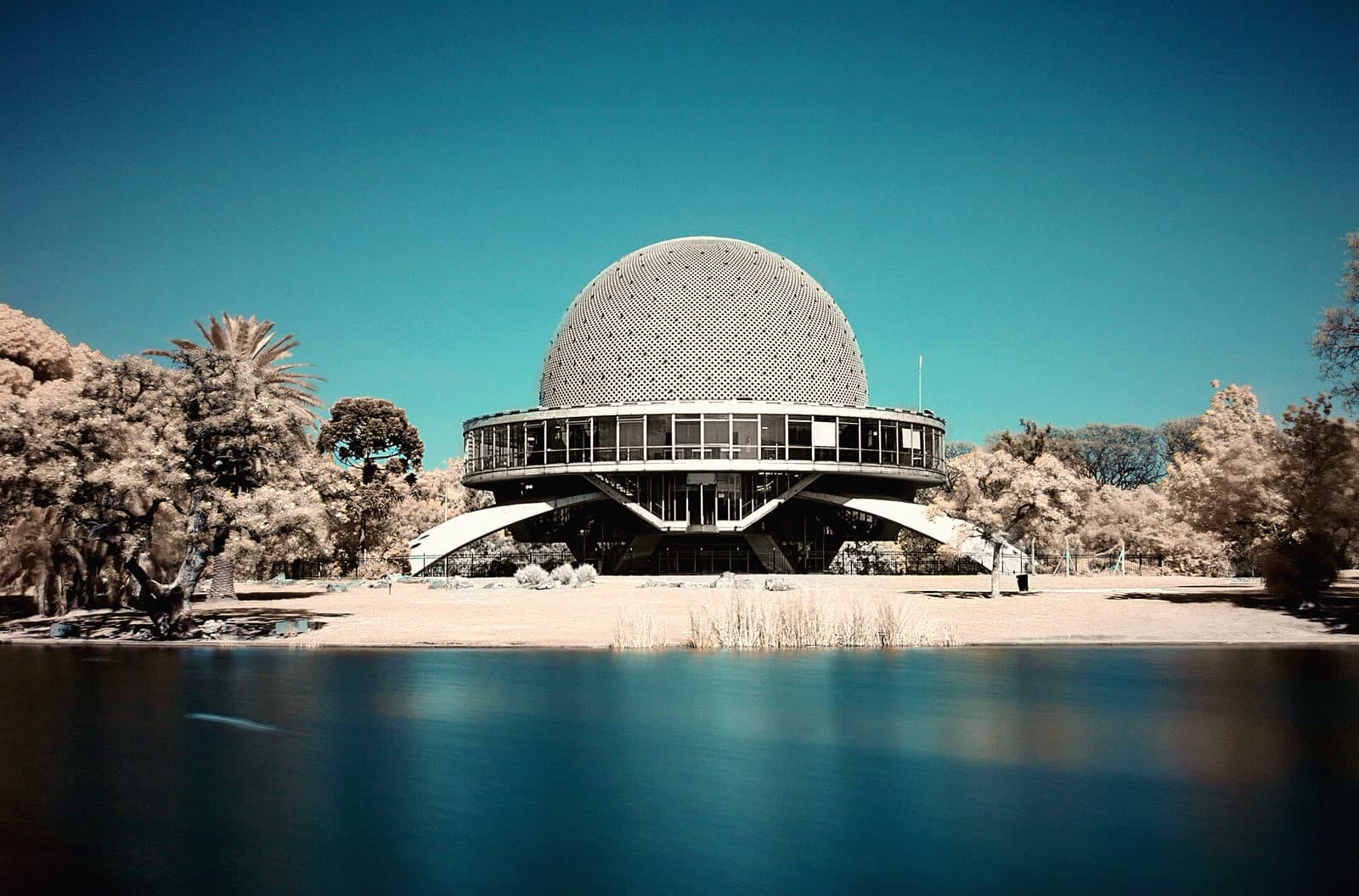 Buenos Aires brauchte für sein größtes elektronisches Wochenende kein Festivalgelände. Ein Opernhaus und ein Planetarium reichten.