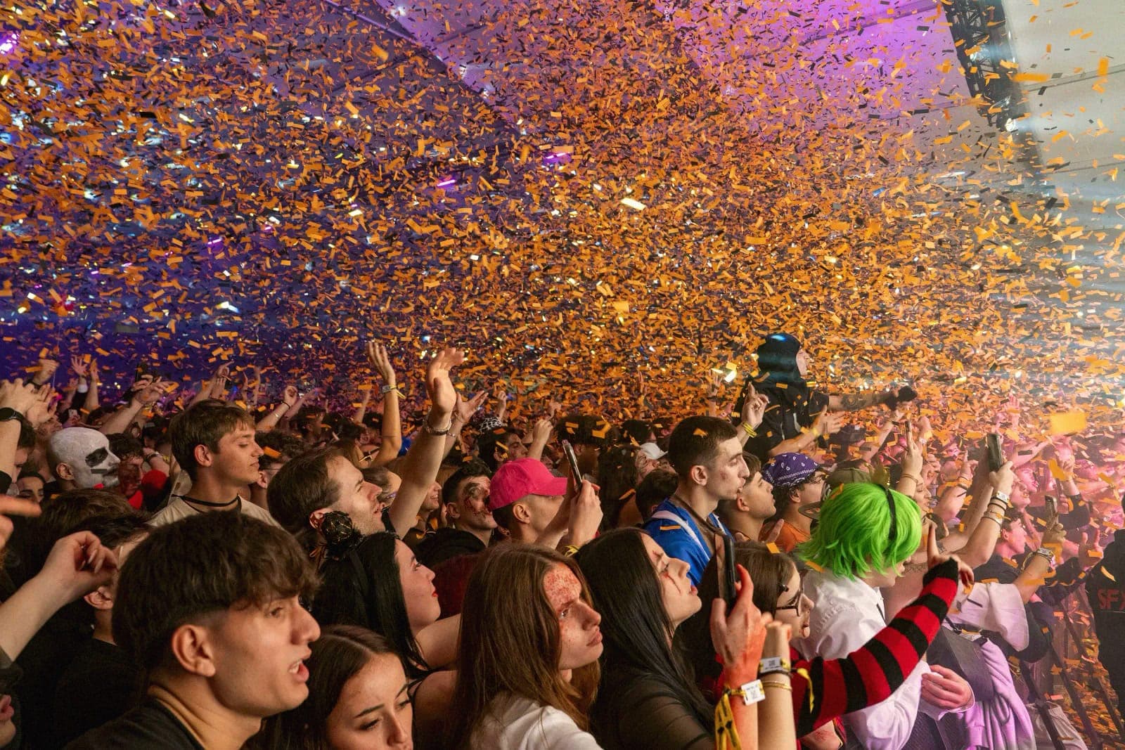 Das ist eine Formel-1-Strecke. Für eine Halloween-Nacht wird sie zum Rave für 55.000 Menschen.