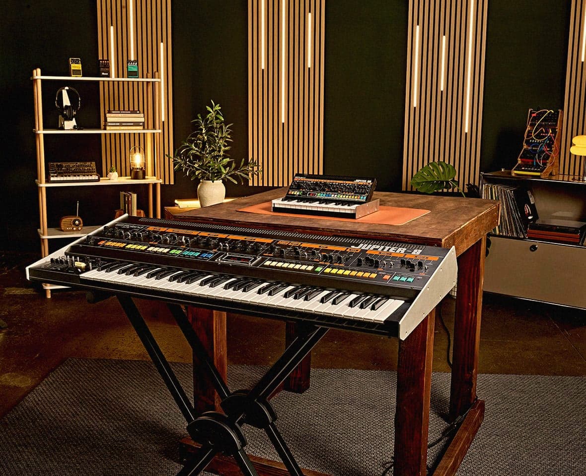 Ein echter Jupiter-8 kostet mehr als ein Gebrauchtwagen. Der neue von Roland kostet 549,99 Dollar.