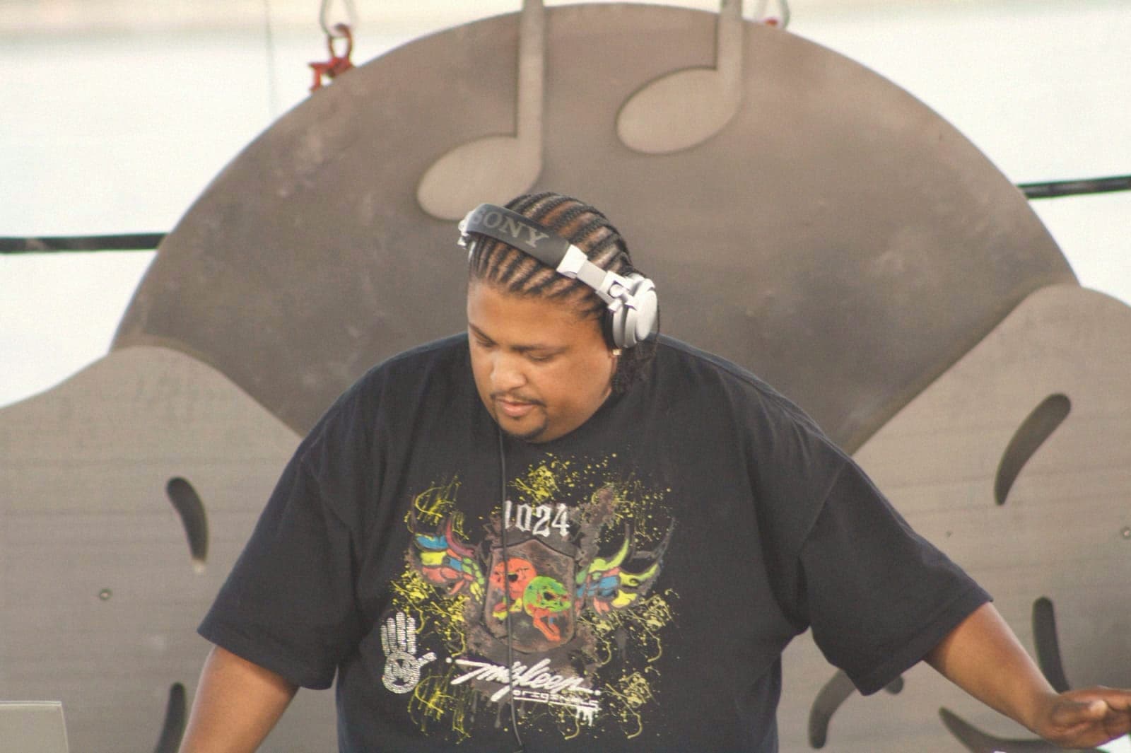La Ghetto House Non Doveva Mai Lasciare il South Side di Chicago. DJ Deeon Ha Fatto in Modo Che lo Facesse.