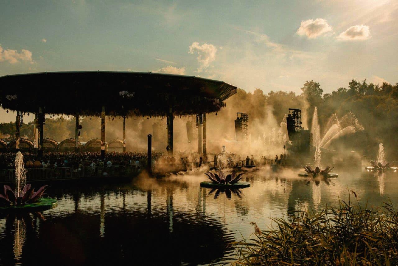 Tomorrowland ist erneut bestes Festival der Welt, während der Crystal Garden House ins Zentrum der Bühne rückt