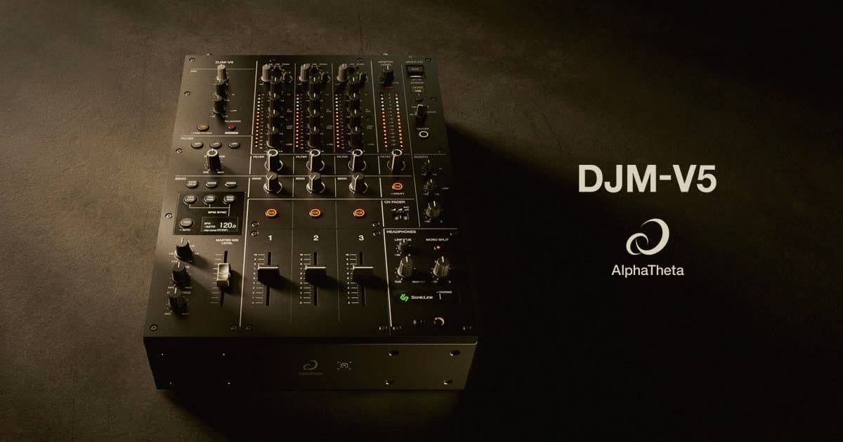 La DJM-V5 de AlphaTheta reduce la V10 a tres canales, sin Beat FX ni crossfader: para quien es de verdad