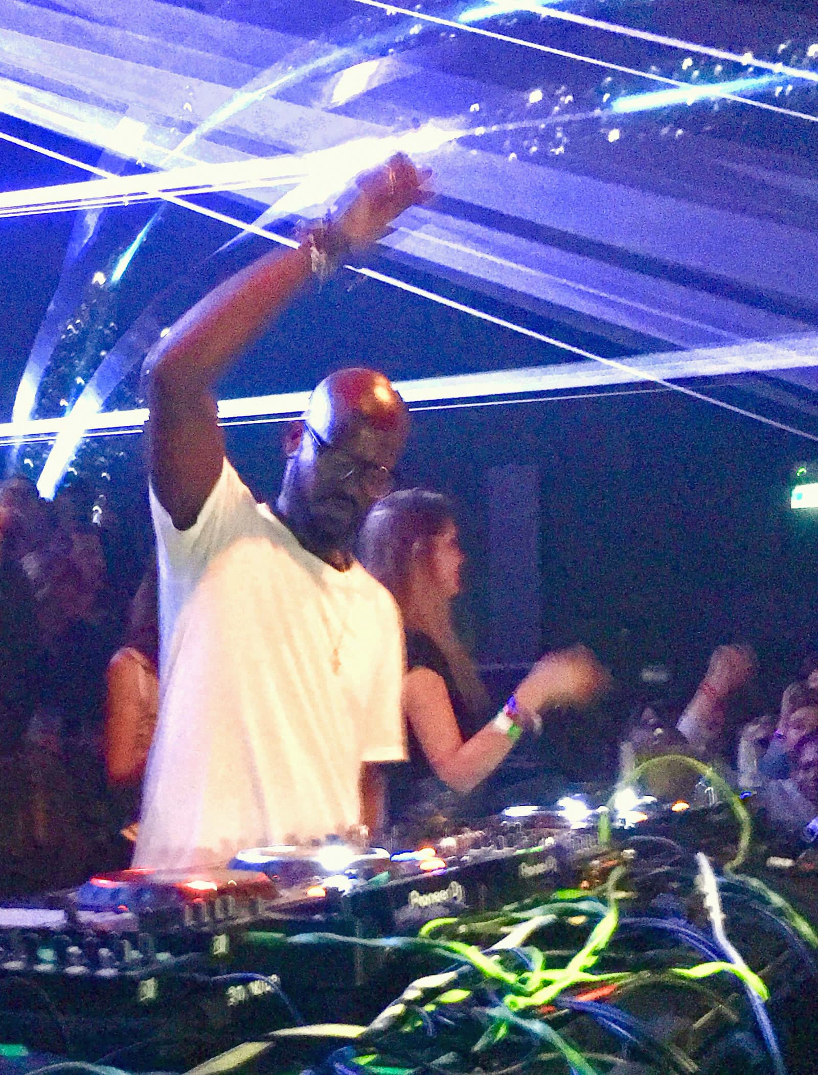 Black Coffee desmente citação viral enquanto a máquina anti-imigrantes sul-africana mira o som que o afro house exporta