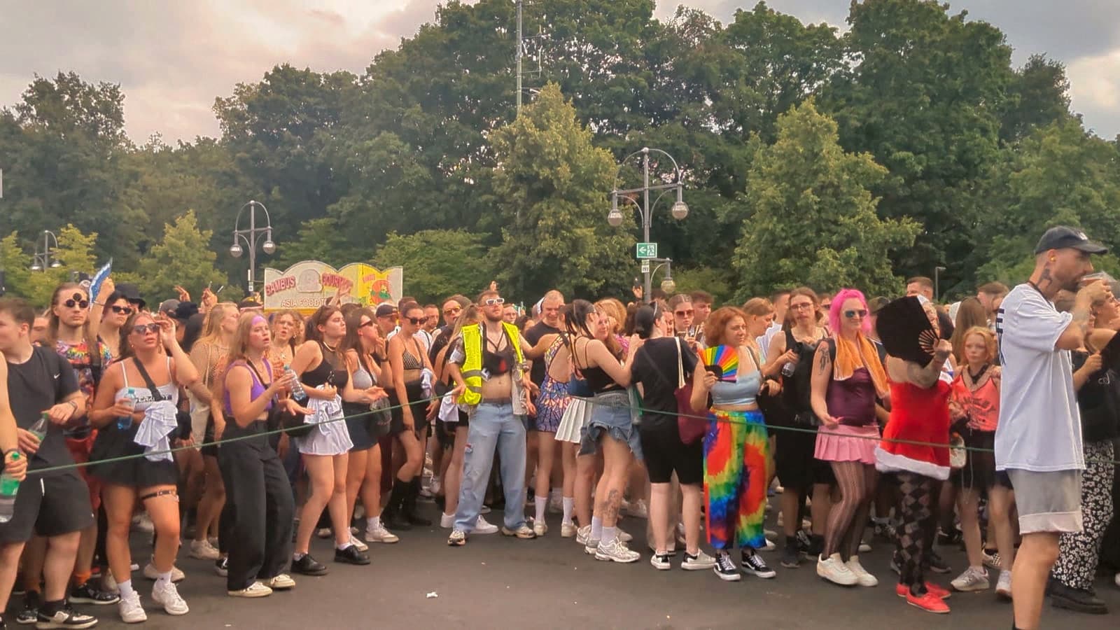 La Plus Grande Rave de Berlin Est Légalement une Manifestation. C'est Tout le Sens de la Chose.