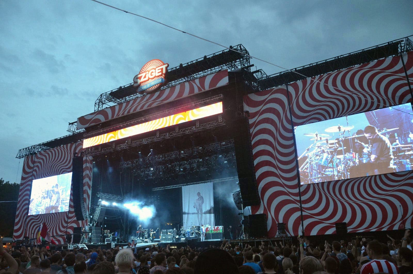 Sziget claque la porte de l'empire de KKR. Toute la scène se dispute sur les raisons.