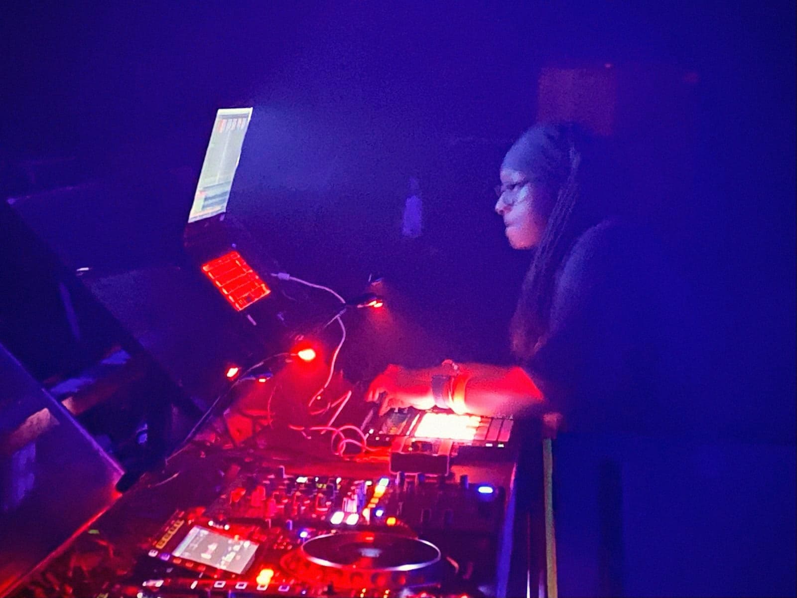 Jlin wuchs mit Footwork aus Gary, Indiana, auf. Jetzt steht Philip Glass auf ihrem Album.