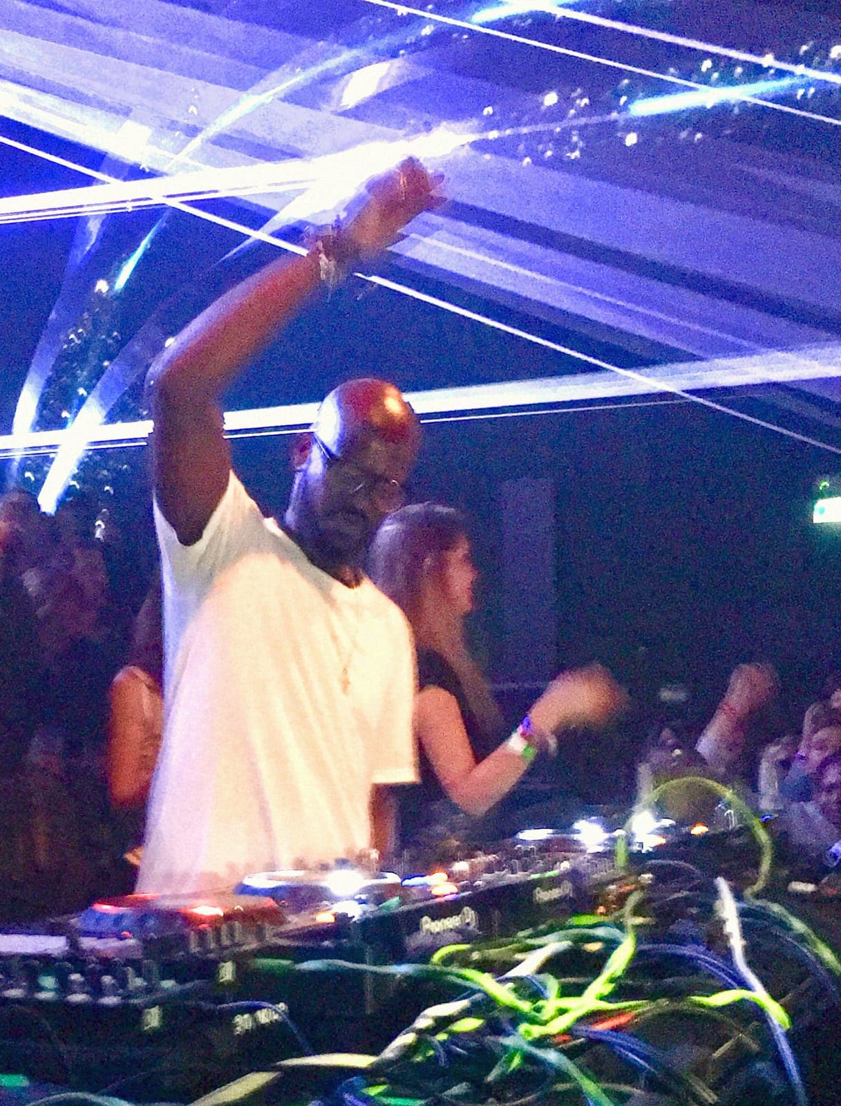 Nomsa Mazwai Dice di Aver Scritto e Cantato 'Traveller'. Dice Che Black Coffee Non L'ha Mai Pagata, e Ora Perde Casa