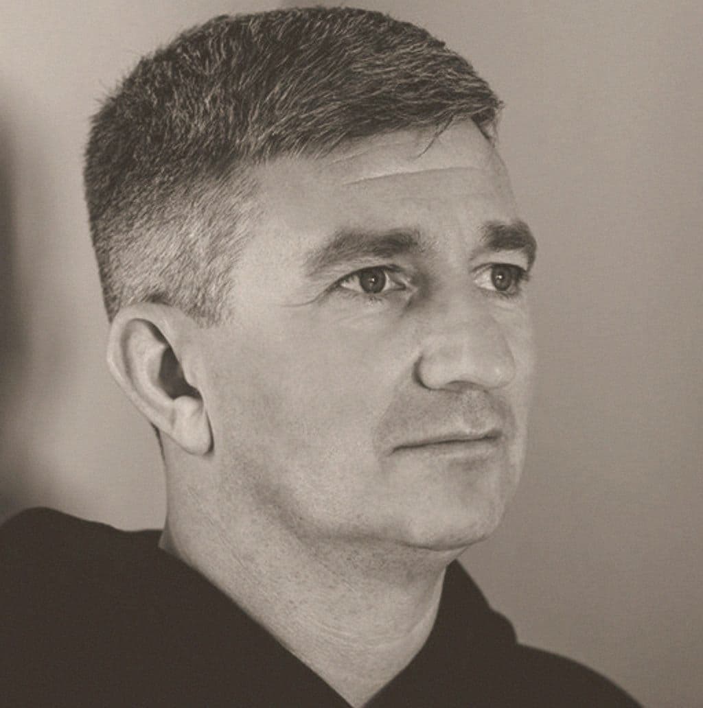 "I grandi DJ suonano edit pop commerciali e cheesy sui grandi palchi, cosa sta succedendo alla musica? Si sono venduti tutti?" — Bushwacka