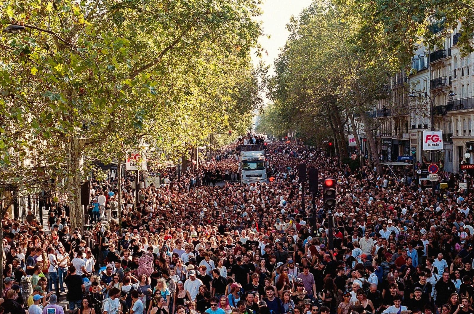 France made Free Parties a Crime. Ravers answered; “You can’t stop people who dance”