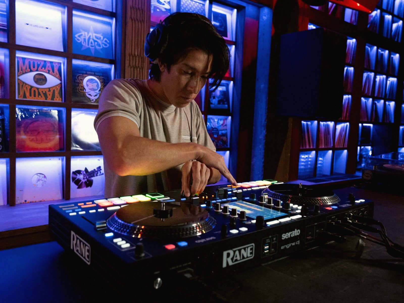 RANE Hat djay Pro Nutzer Gerade von Serato auf dem System One Befreit. Genau Darum Geht es bei Standalone.