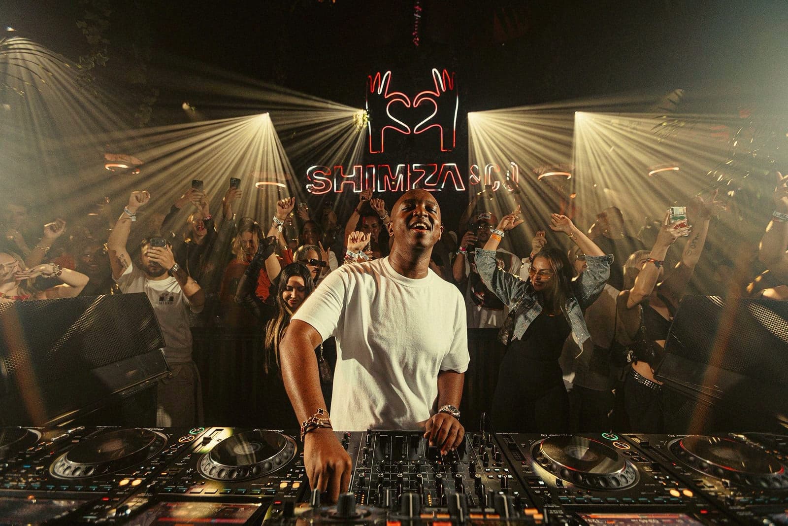 Das Amsterdam Dance Event hat einen ganzen Tag an Afro House abgetreten. Die Schlüssel hält Shimza.