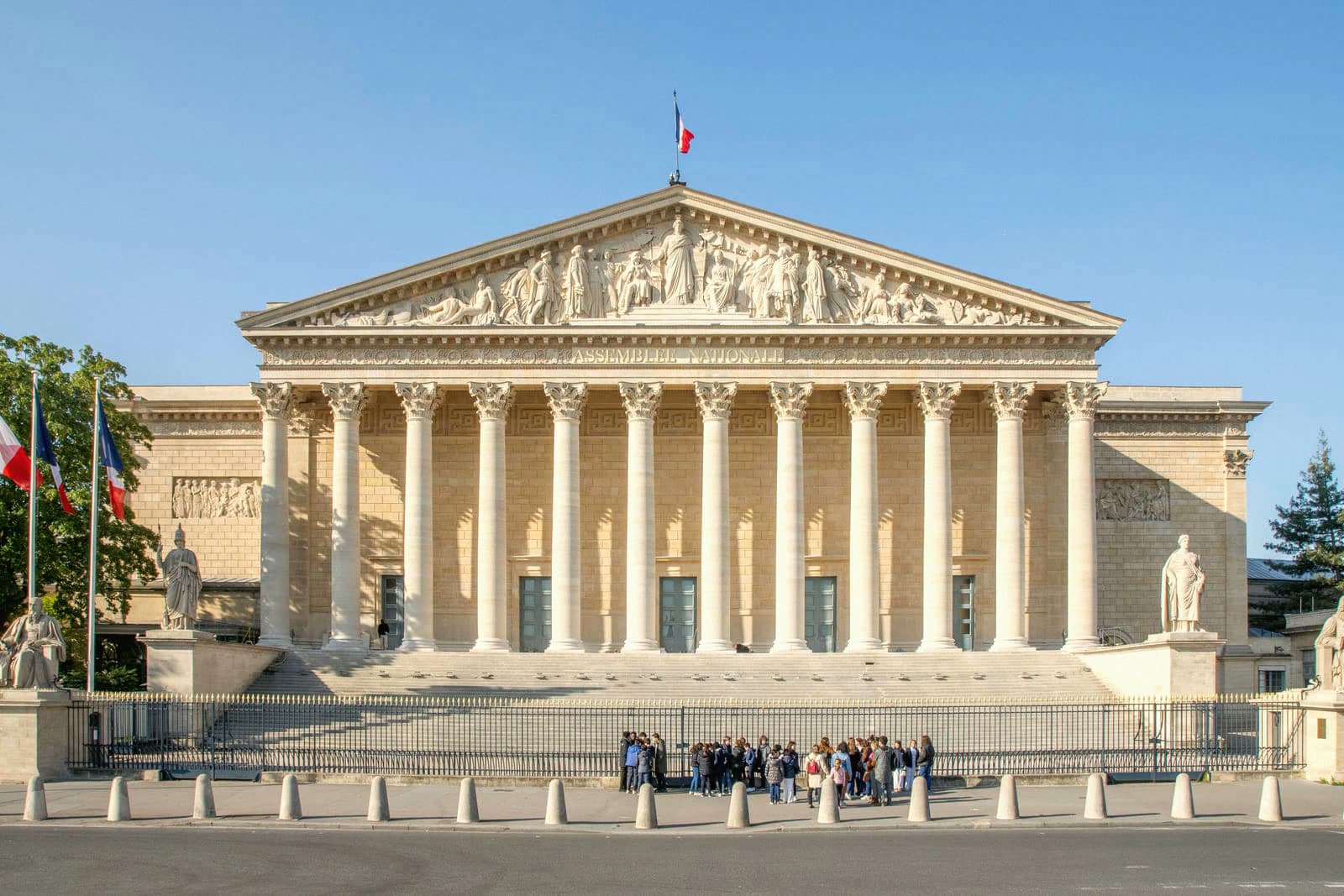 La SACEM e 227 società di autori si battono per ribaltare l'onere della prova sull'IA nella legge Darcos